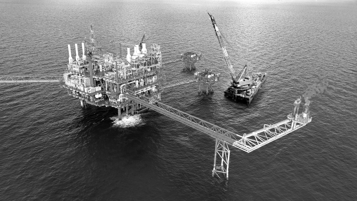 Offshore construction platform for production oil and gas